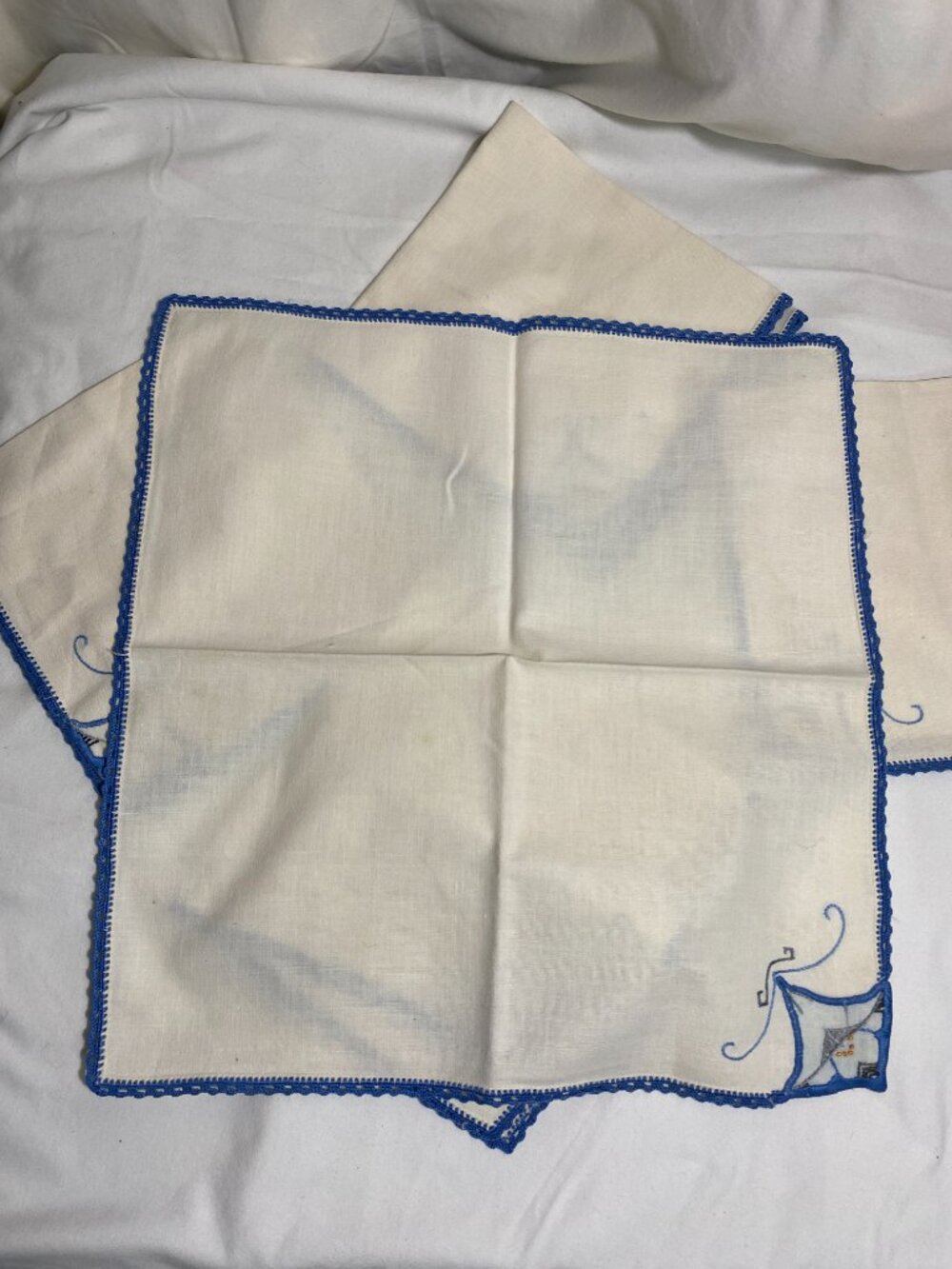 Vintage Linen Cocktail Napkins Set Blue Embroidered Lace Edge Floral Corner 5 Pc - Picture 4 of 9